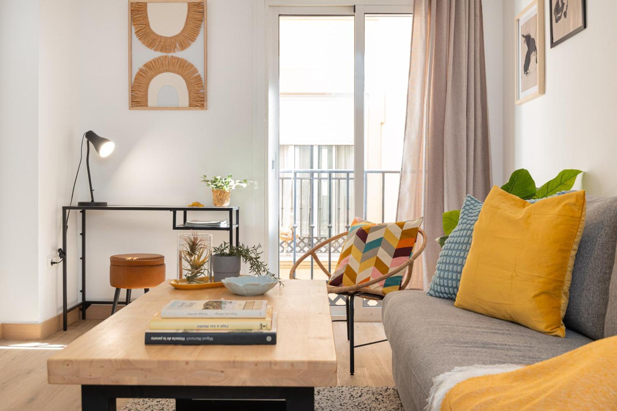 C21 Trendy 2 Bdr & Parking Downtown Apartment Малага Екстериор снимка